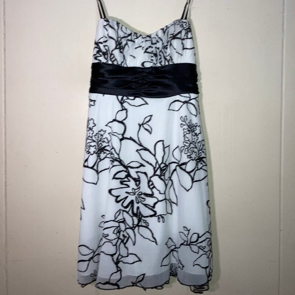 Speechless Dresses & Skirts - Speechless short dress with black glitter